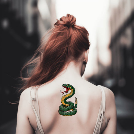 Design di tatuaggio tradizionale con serpente