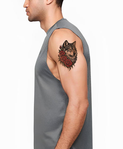 Diseño de tatuaje de lobo y rosas carmesí